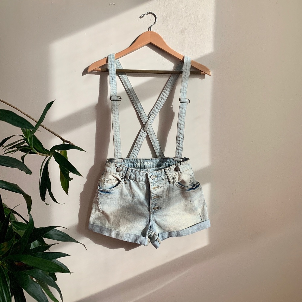 BDG - Mid Rise Shortie Shorts